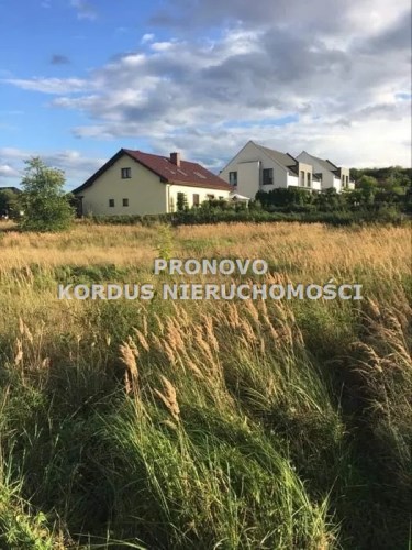 działka uzbrojona